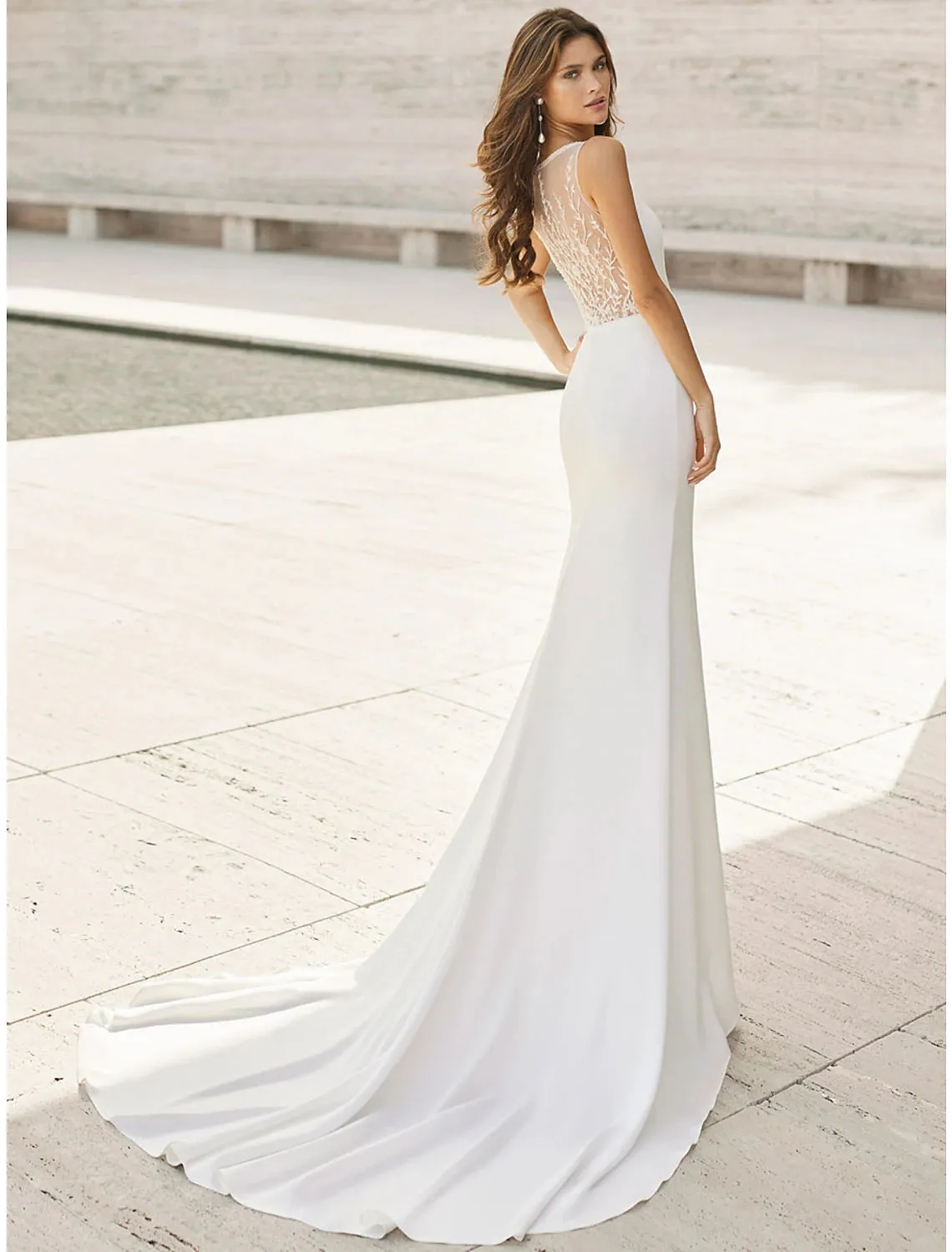 Beach Open Back Wedding Dresses Mermaid / Trumpet Scoop Neck Sleeveless Court Train Satin Bridal Suits Bridal Gowns With Appliques Summer Wedding Party