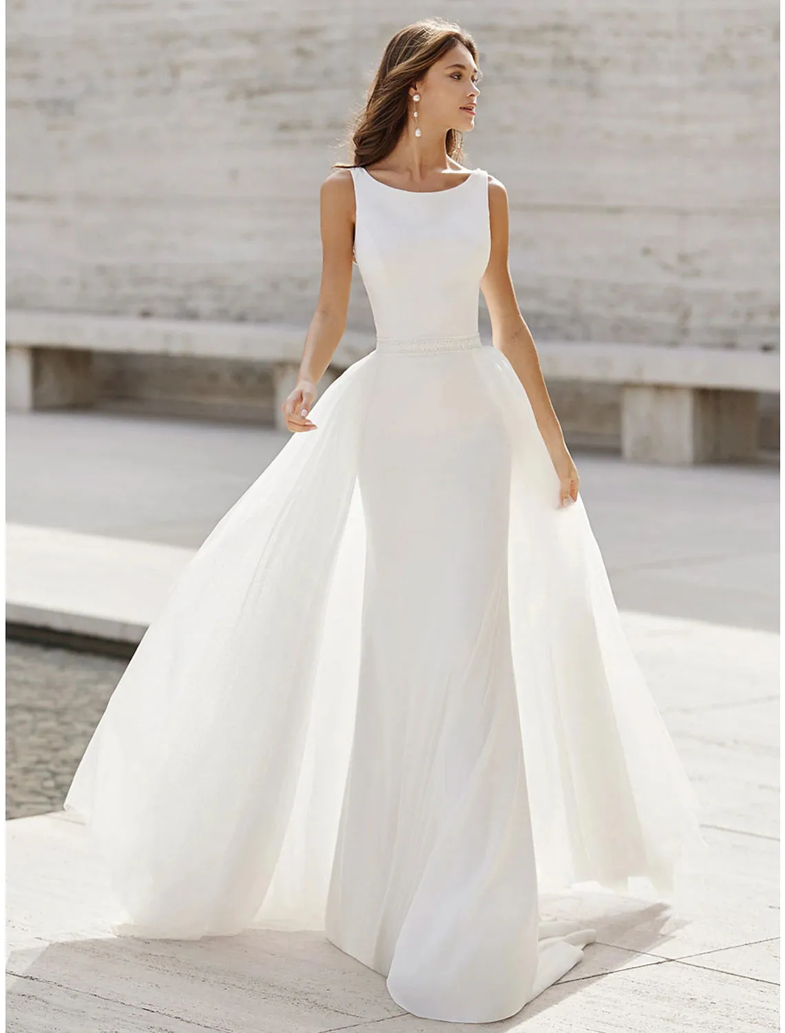 Beach Open Back Wedding Dresses Mermaid / Trumpet Scoop Neck Sleeveless Court Train Satin Bridal Suits Bridal Gowns With Appliques Summer Wedding Party