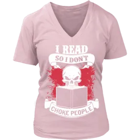 I read so i dont choke people V-neck